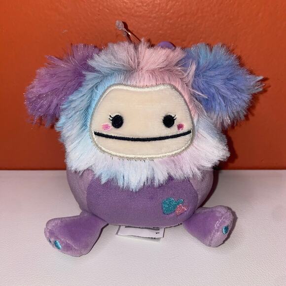 Valentines Squishmallow Eden the Bigfoot Clip 3.5” - Picture 1 of 9
